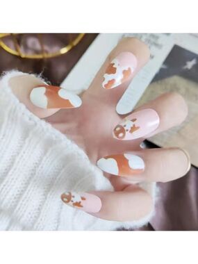Milky Moo - Nail Junkie - full artificial nail set